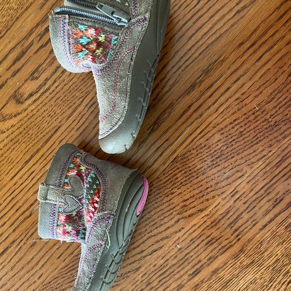 Cute little boots - Picture 2 of 4